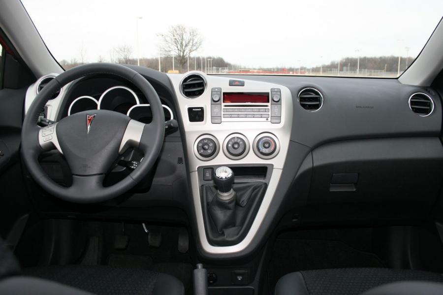 Торпедо Pontiac Vibe GT 2009 года  (фото 32 из 42)